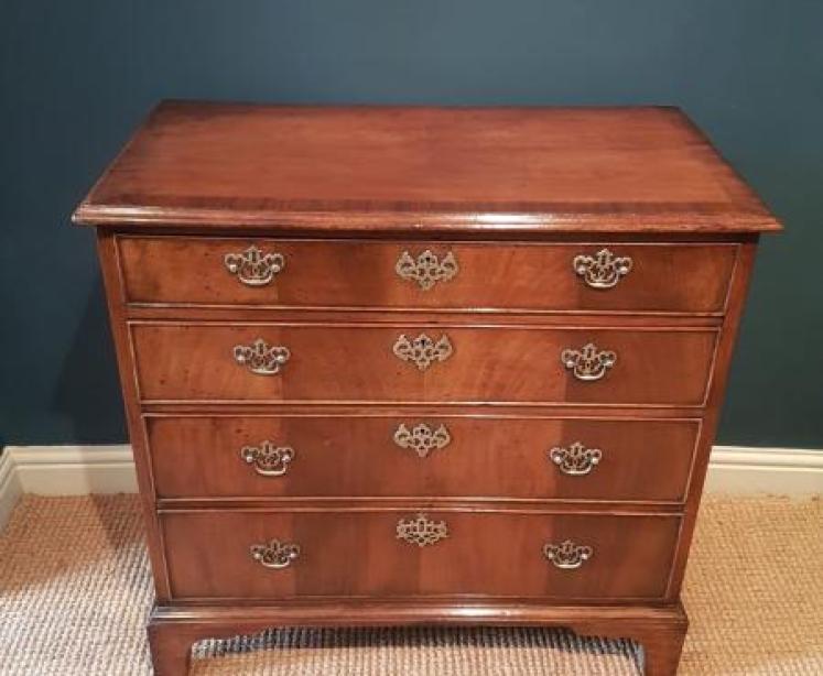 George III Walnut Chest of Drawers - Image 1