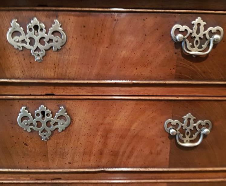 George III Walnut Chest of Drawers - Image 4