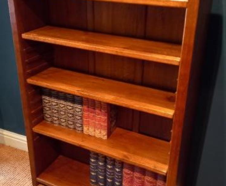 Superb Solid Oak Rabbit Man Open Bookcase - Image 7