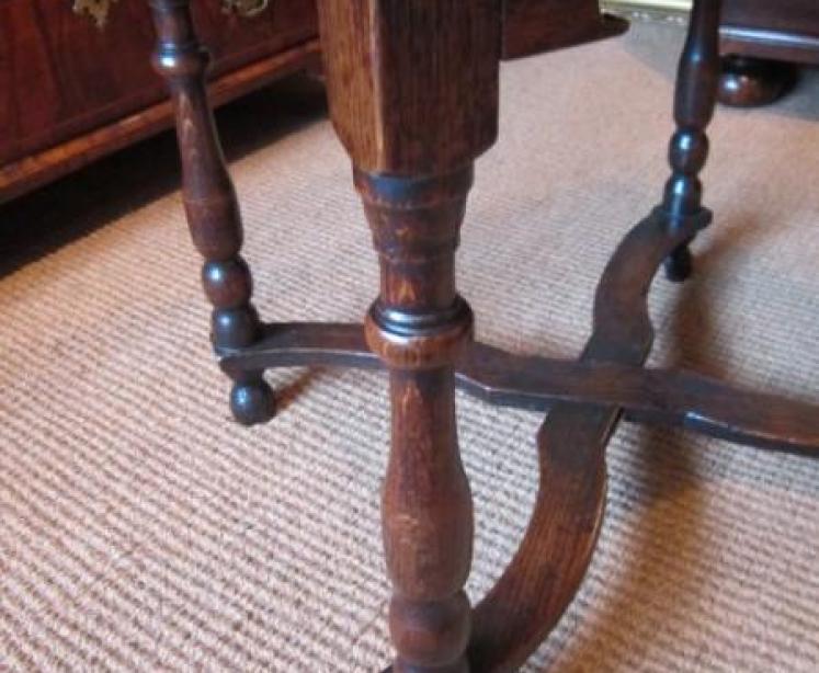 Superb William & Mary Period Oak Lowboy - Image 5