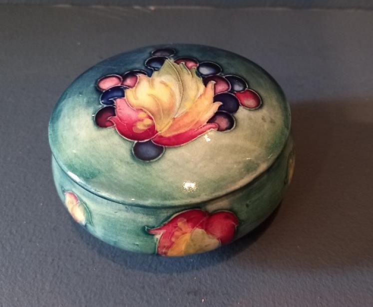 Moorcroft Leaf & Berries Lidded Dish - Image 7