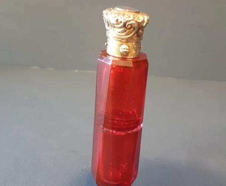 Victorian Ruby Glass and Silver Scent and Smelling Salts  - Image 3