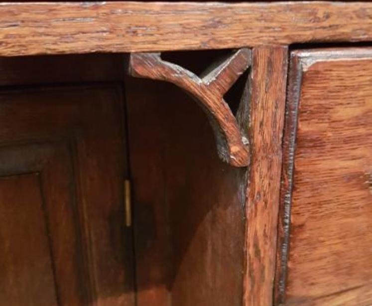 George ll Oak Kneehole Desk  - Image 4