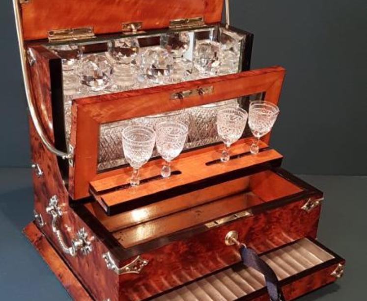 Superb Victorian Amboyna Gentleman's After Dinner Tantalus - Image 3