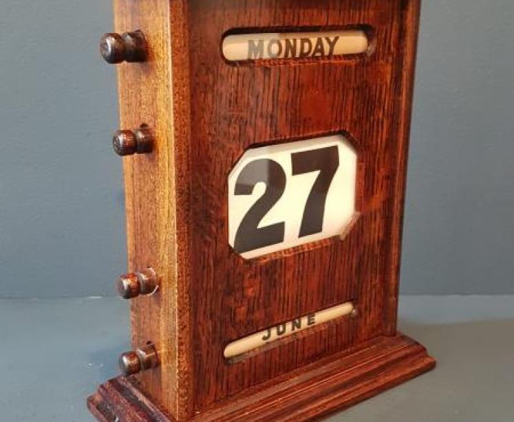Large Edwardian Oak Perpetual Desk Calendar - Image 4