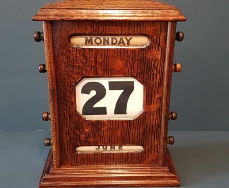 Large Edwardian Oak Perpetual Desk Calendar - Image 6