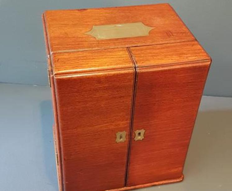 Victorian Doctor's Medicine Chest  - Image 2
