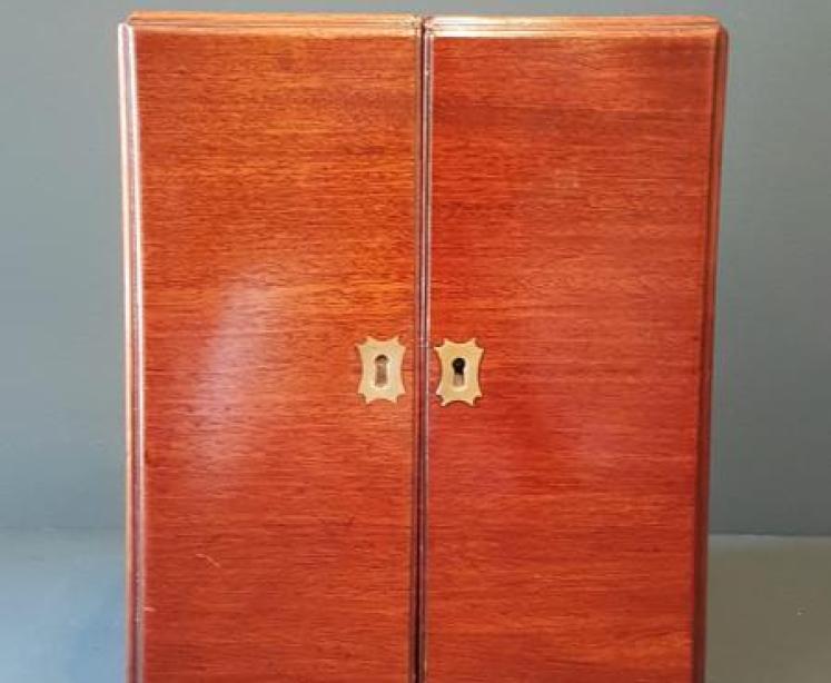 Victorian Doctor's Medicine Chest  - Image 3