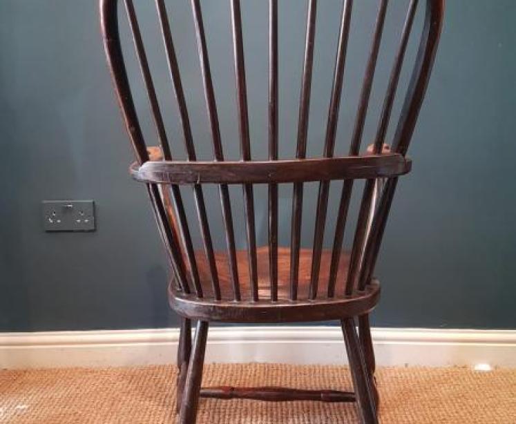 Superb Ash and Elm Windsor Chair - Image 7