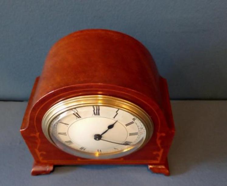 Small Edwardian Period Fruitwood Inlaid Mantel Clock - Image 4