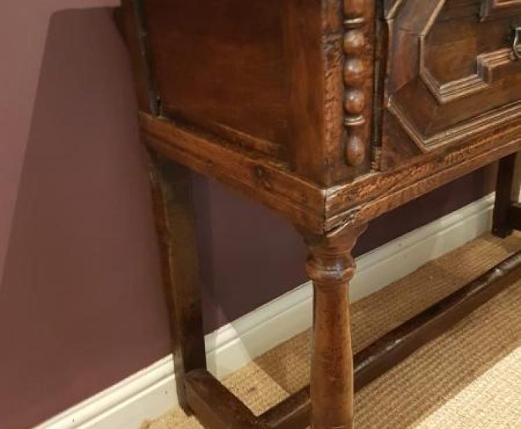 Superb James II Oak Dresser  - Image 7