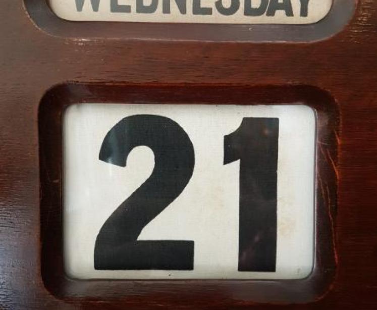 Edwardian Oak Perpetual Wall Calendar  - Image 2