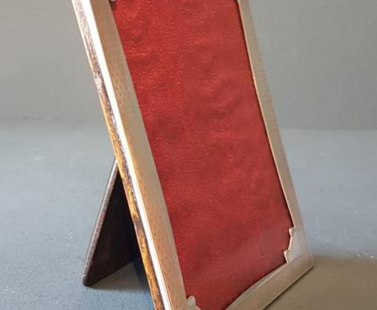 Fine Quality Engraved Silver Photo Frame  - Image 3