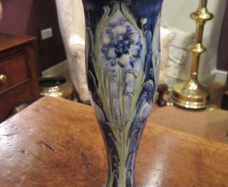 Art Nouveau McIntyre Moorcroft Tulip Panel Vase - Image 1