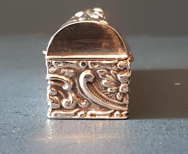 Fine Quality Embossed Silver Box - Image 2