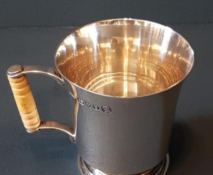 Fine Quality Silver Mug - Image 2