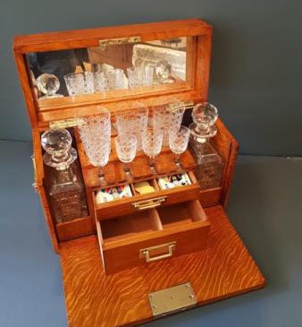 Immaculate Victorian Oak Gentleman`s After Dinner Tantalus Box