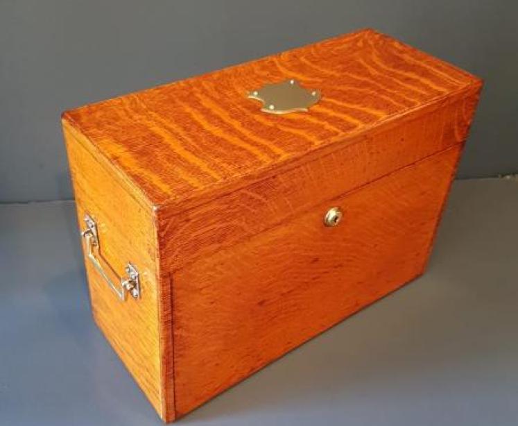 Immaculate Victorian Oak Gentleman`s After Dinner Tantalus Box - Image 2