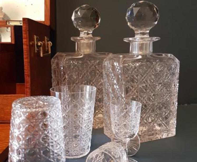 Immaculate Victorian Oak Gentleman`s After Dinner Tantalus Box - Image 3