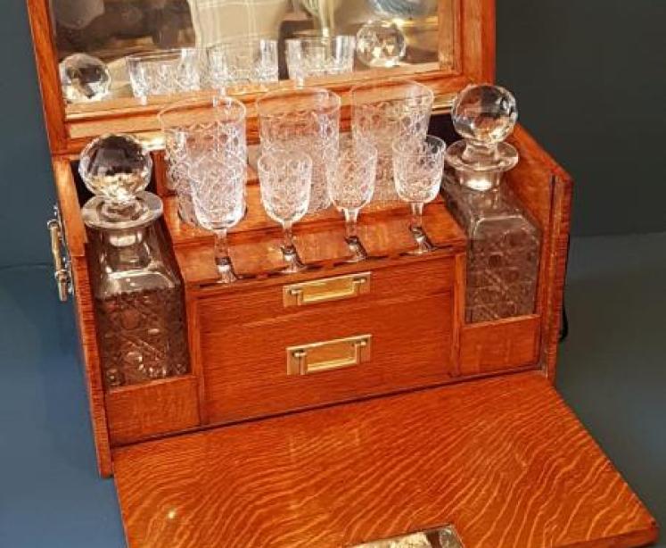 Immaculate Victorian Oak Gentleman`s After Dinner Tantalus Box - Image 5