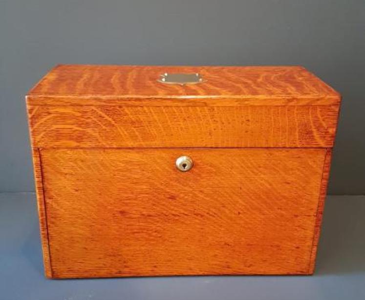 Immaculate Victorian Oak Gentleman`s After Dinner Tantalus Box - Image 7