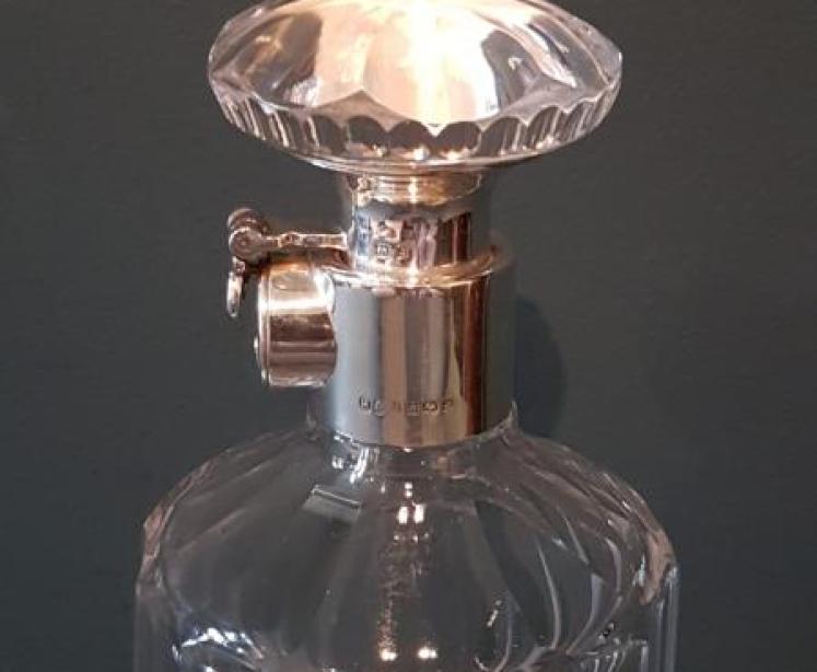 Rare Hukin and Heath Locking Decanter - Image 2