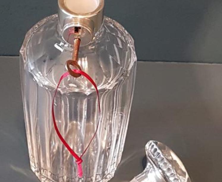 Rare Hukin and Heath Locking Decanter - Image 5