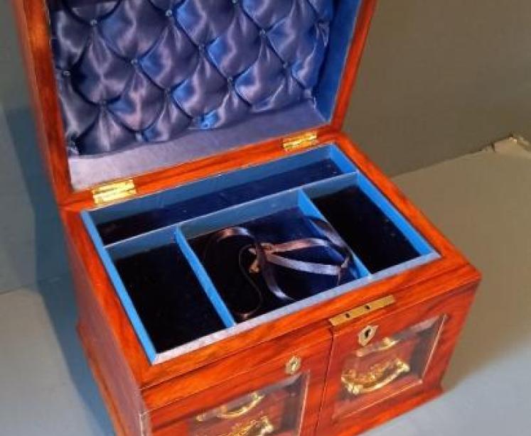 Superb Victorian Figured Walnut Jewellery Box - Image 1