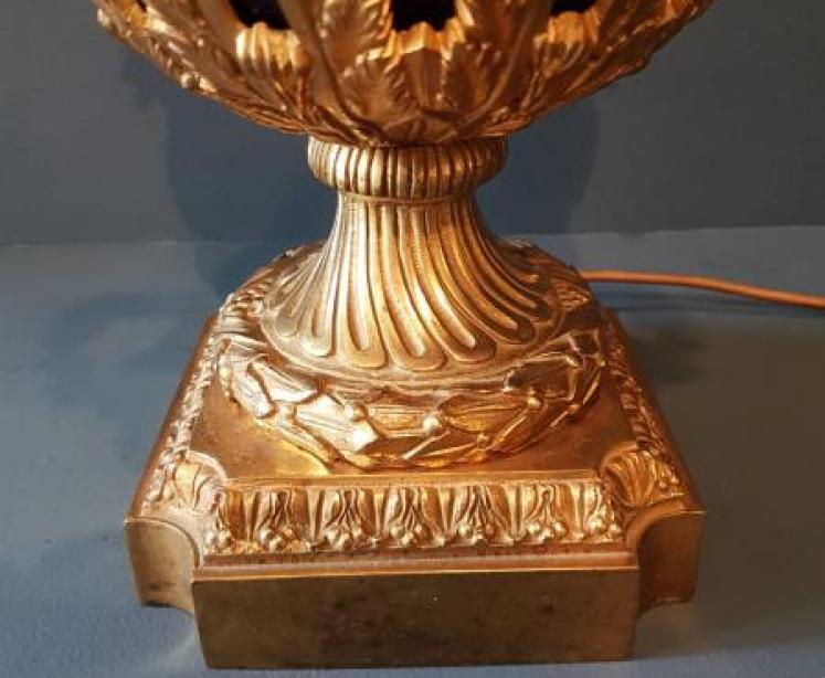 Fine Quality 1920's Porcelain and Ormolu Lamp - Image 2