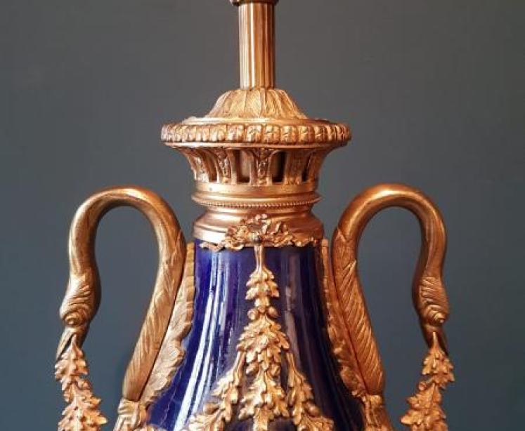 Fine Quality 1920's Porcelain and Ormolu Lamp - Image 4