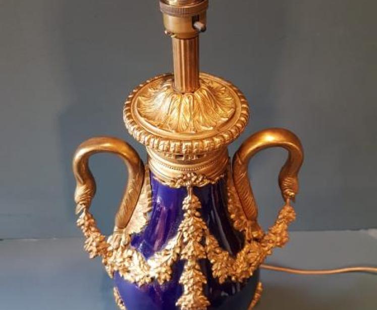 Fine Quality 1920's Porcelain and Ormolu Lamp - Image 5