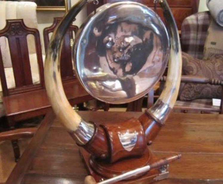 Impressive Mid Victorian Highland Cattle Dinner Gong - Image 3