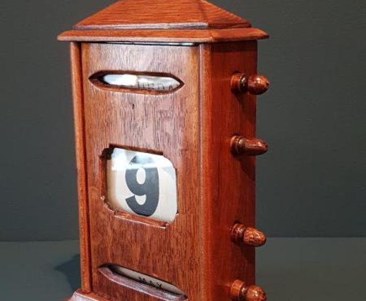 Edwardian Oak Perpetual Desk Calendar - Image 6