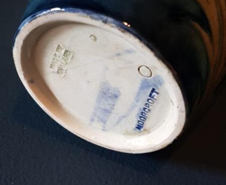 Rare Moorcroft Big Poppy on Celandon Ground Vase - Image 4