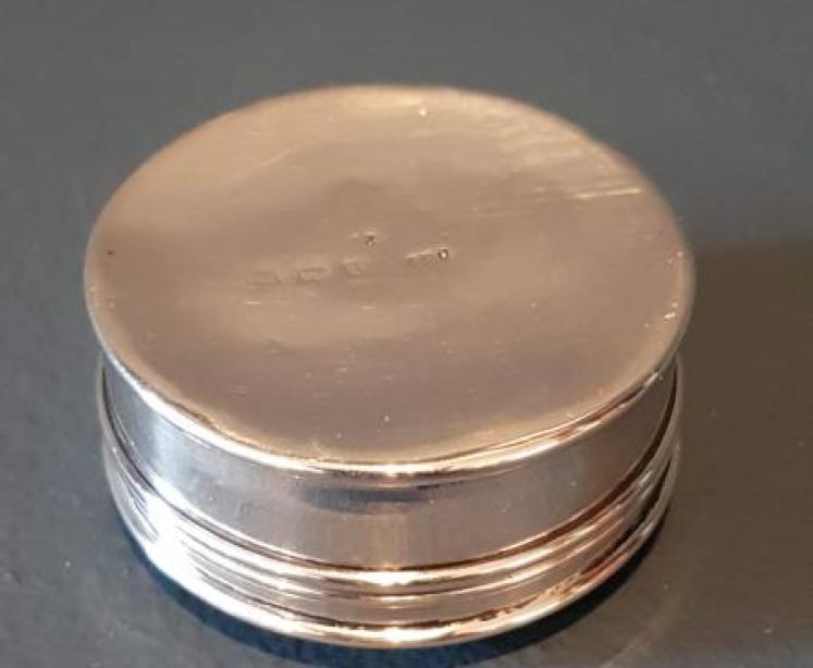 Engine Turned Silver and Enamel Pill Box - Image 4