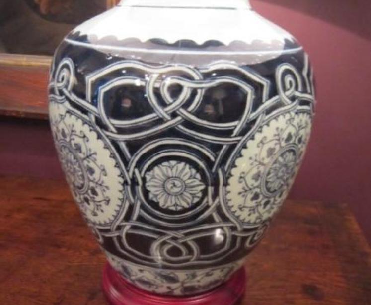 Oriental Blue & White Porcelain Table Lamp with Shade - Image 2