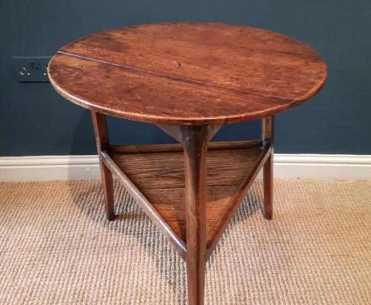 George III Oak and Walnut Cricket Table - Image 1
