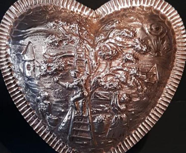Large Victorian Embossed Silver Heart Shaped Box - Image 7