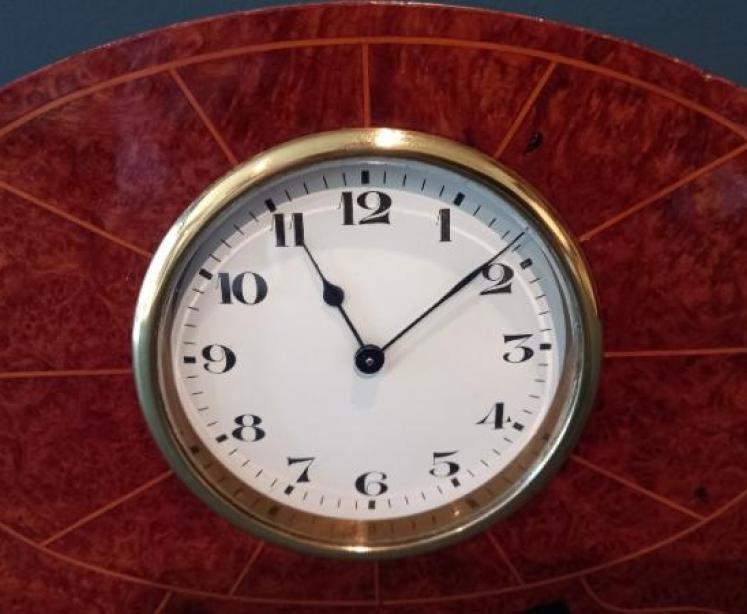 Edwardian Period Burr Walnut Sunburst Inlay Mantel Clock - Image 2