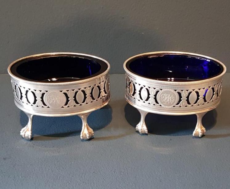 Matching Pair of George III Silver Hester Bateman Salts - Image 1