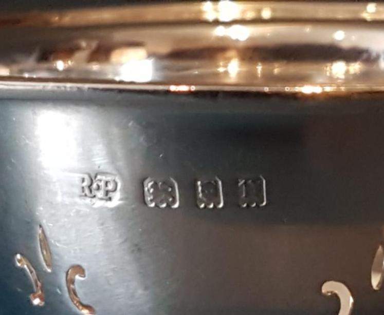 Fine Quality Silver Tea Strainer and Stand - Image 5