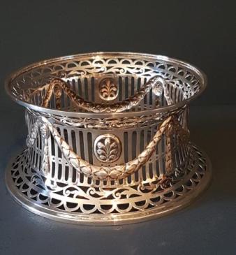 Fine Edwardian Quality Silver Dish Stand