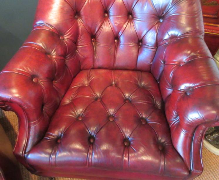 Superb Pair of 1920's Leather Buttoned Club Armchairs - Image 4