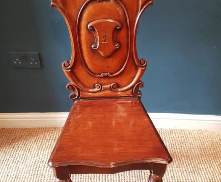 Pair of William IV Mahogany Crested Hall Chairs  - Image 2