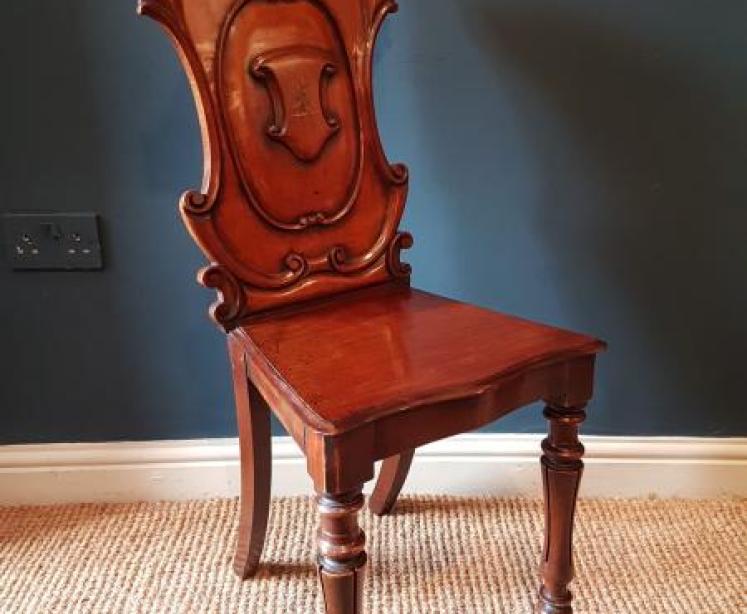 Pair of William IV Mahogany Crested Hall Chairs  - Image 5