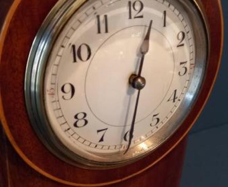 Edwardian Period Bow Fronted Inlaid Mantel Clock - Image 4