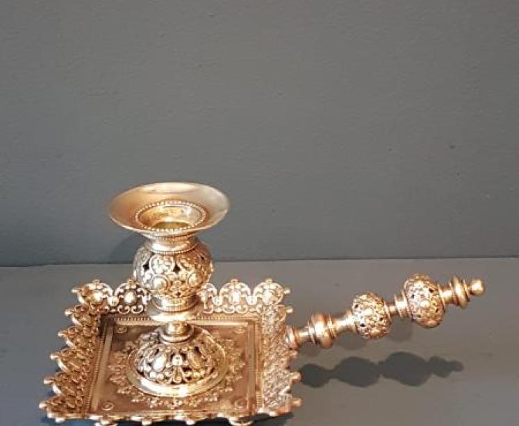 Victorian Cast Brass Chamber Stick - Image 1