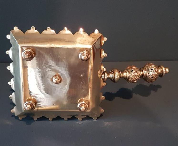 Victorian Cast Brass Chamber Stick - Image 2