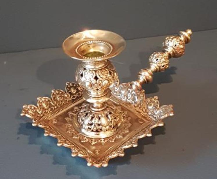 Victorian Cast Brass Chamber Stick - Image 3