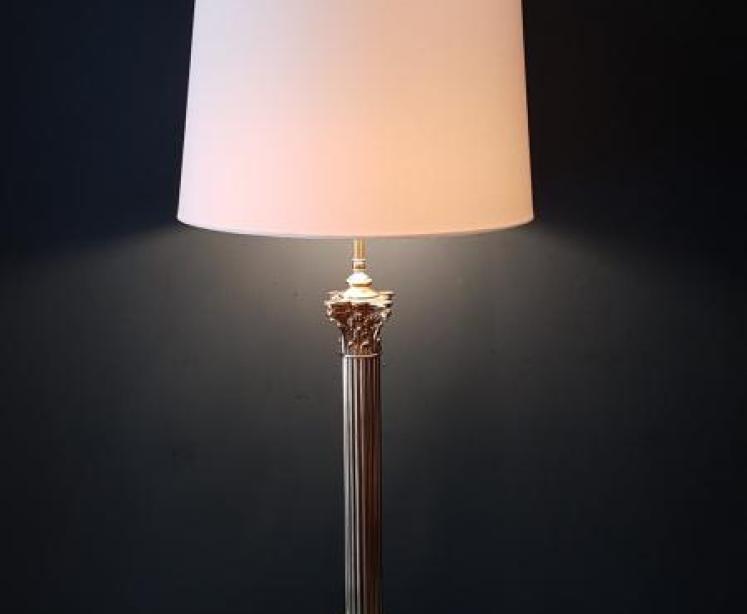 Impressive Edwardian Brass Corinthian Column Lamp - Image 2